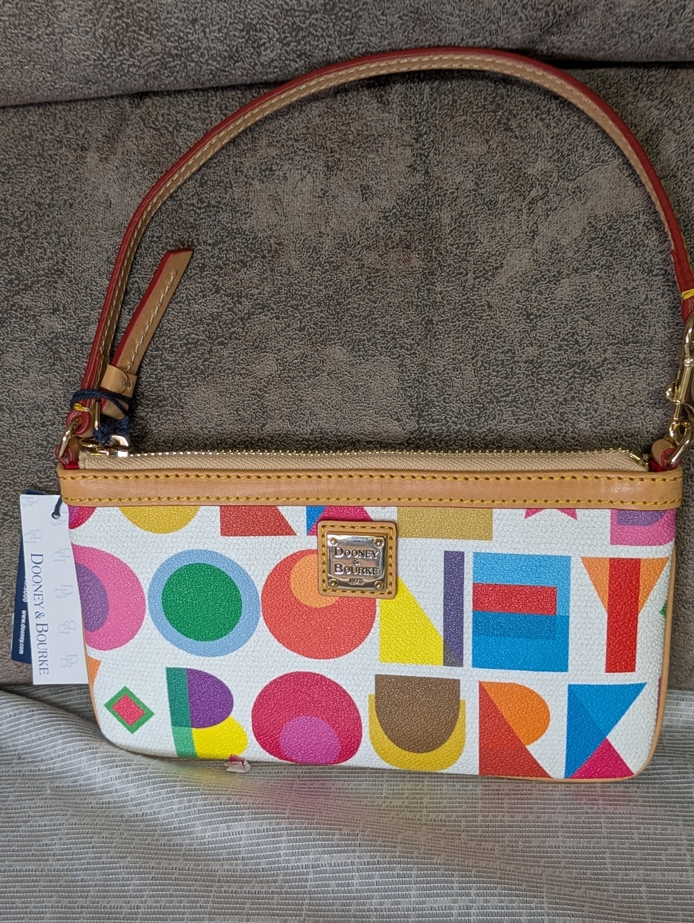 🎨 NWT Dooney & Bourke Doodle Geometric Wristlet